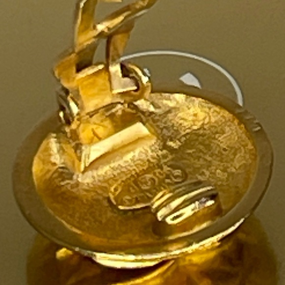 CHANEL Coco Mark Earrings With The Box - Picture 6 of 10